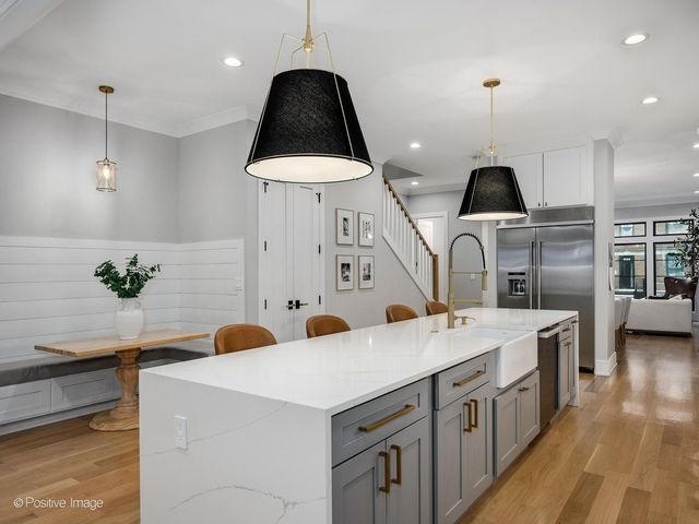 2153 W Fletcher Street, Chicago, IL 60618