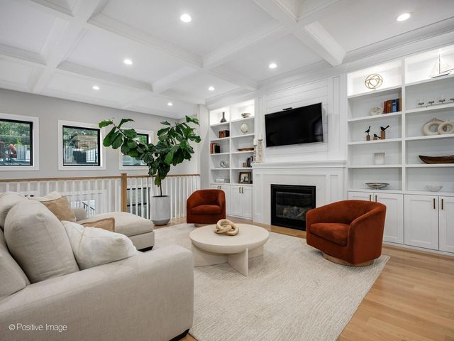 2153 W Fletcher Street, Chicago, IL 60618