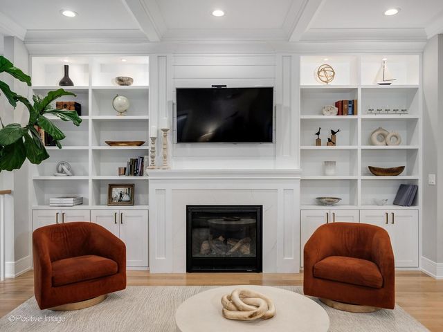 2153 W Fletcher Street, Chicago, IL 60618