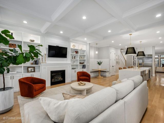 2153 W Fletcher Street, Chicago, IL 60618