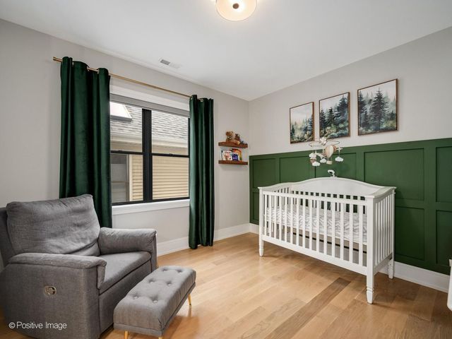 2153 W Fletcher Street, Chicago, IL 60618
