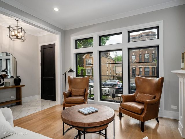 2153 W Fletcher Street, Chicago, IL 60618