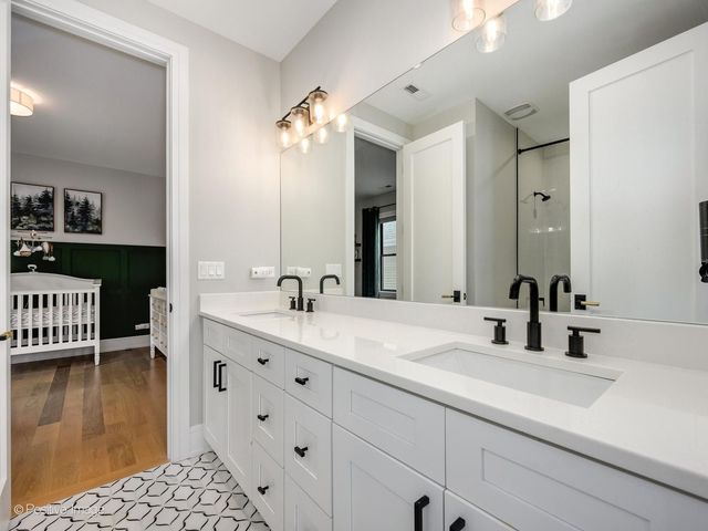 2153 W Fletcher Street, Chicago, IL 60618