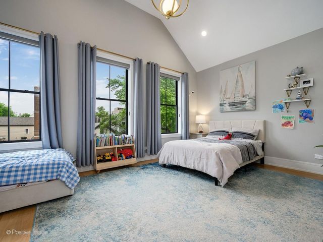 2153 W Fletcher Street, Chicago, IL 60618