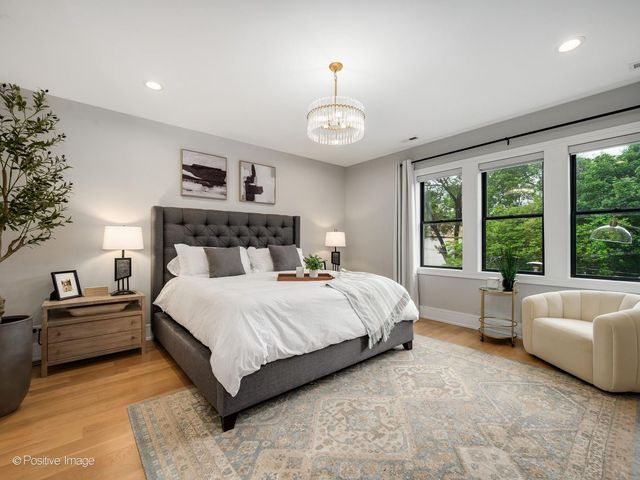 2153 W Fletcher Street, Chicago, IL 60618