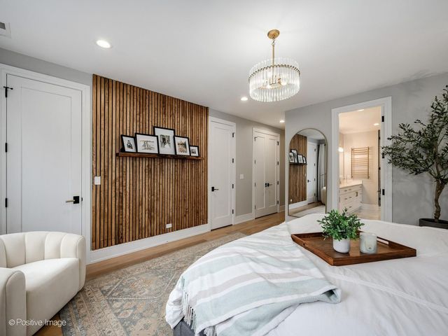 2153 W Fletcher Street, Chicago, IL 60618