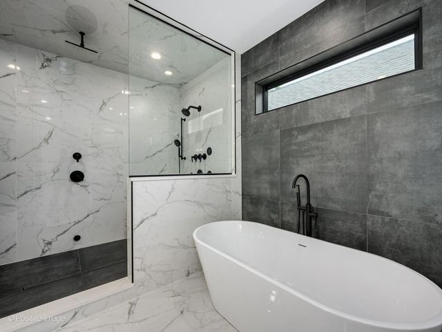 2153 W Fletcher Street, Chicago, IL 60618