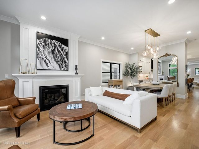 2153 W Fletcher Street, Chicago, IL 60618