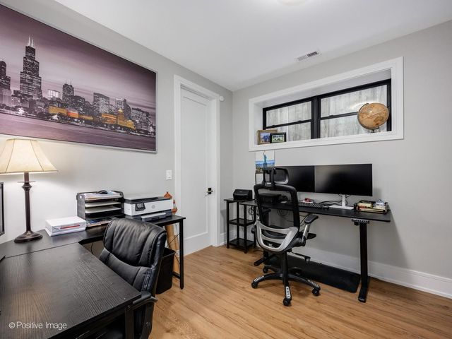 2153 W Fletcher Street, Chicago, IL 60618