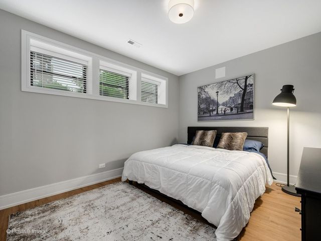 2153 W Fletcher Street, Chicago, IL 60618