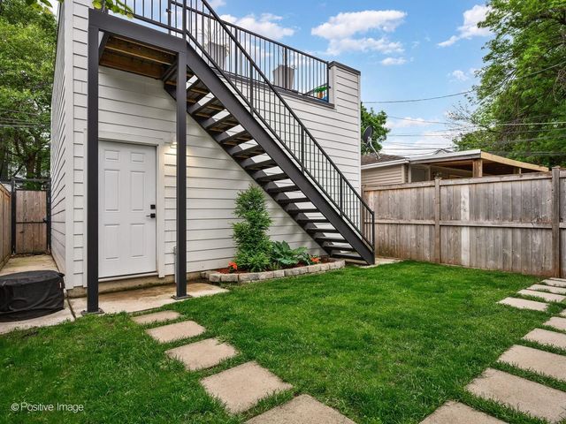 2153 W Fletcher Street, Chicago, IL 60618