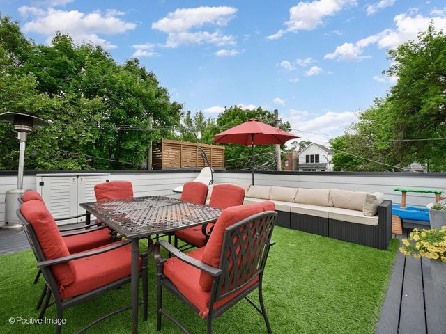2153 W Fletcher Street, Chicago, IL 60618