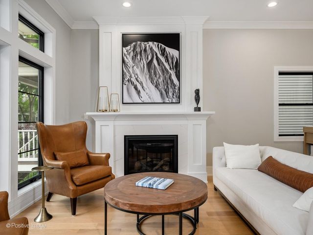 2153 W Fletcher Street, Chicago, IL 60618