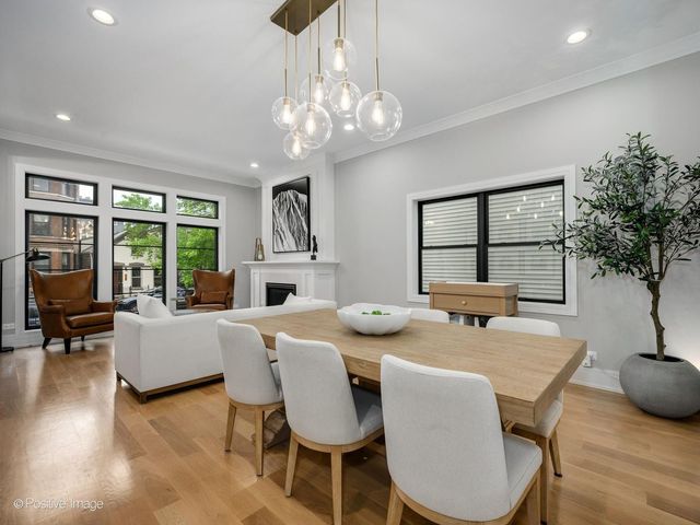 2153 W Fletcher Street, Chicago, IL 60618