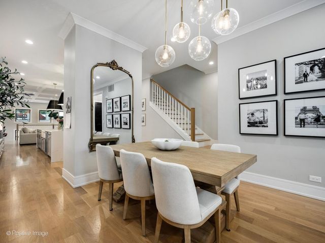 2153 W Fletcher Street, Chicago, IL 60618