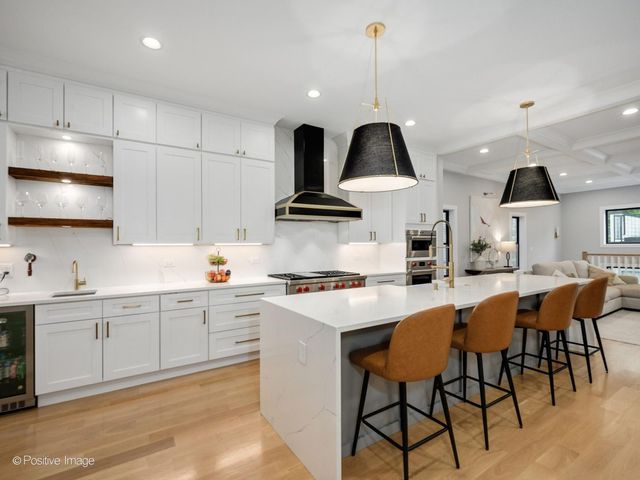 2153 W Fletcher Street, Chicago, IL 60618
