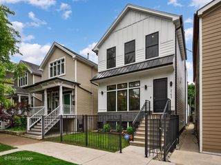 2153 W Fletcher Street, Chicago, IL 60618