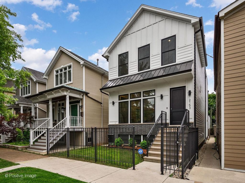2153 W Fletcher Street, Chicago, IL 60618