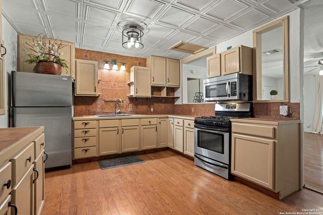 18218 scenic loop, Helotes, TX 78023