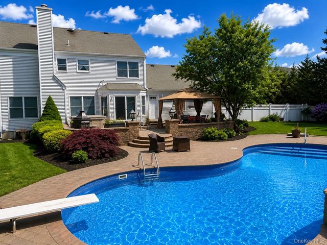 91 Tallmadge Trail, Miller Place, NY 11764