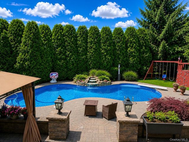 91 Tallmadge Trail, Miller Place, NY 11764