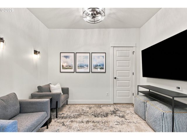 16596 MEMORY Ln, Oregon City, OR 97045