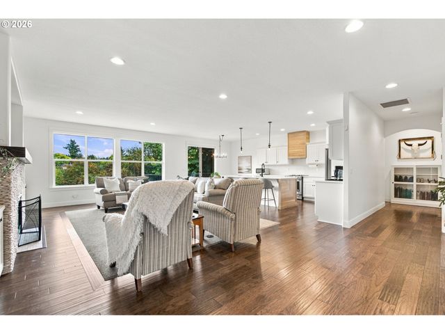 16596 MEMORY Ln, Oregon City, OR 97045