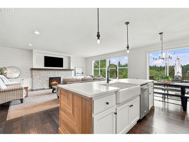 16596 MEMORY Ln, Oregon City, OR 97045