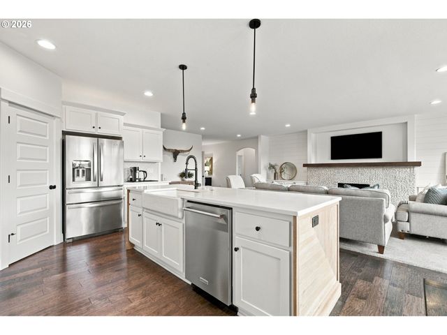 16596 MEMORY Ln, Oregon City, OR 97045