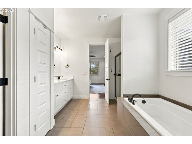 16596 MEMORY Ln, Oregon City, OR 97045
