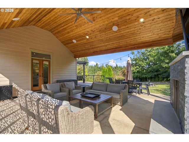 16596 MEMORY Ln, Oregon City, OR 97045
