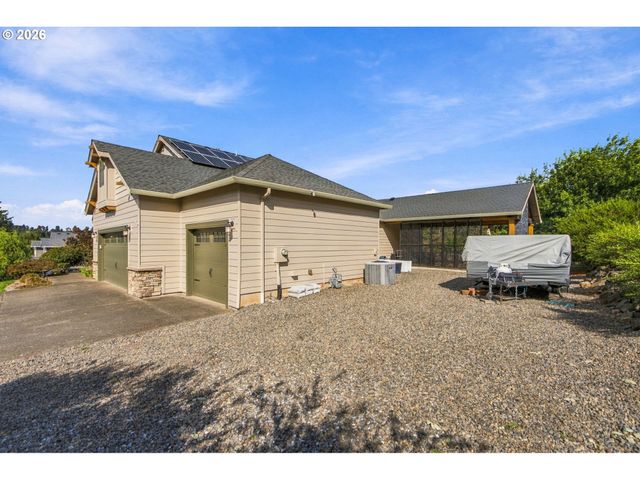 16596 MEMORY Ln, Oregon City, OR 97045