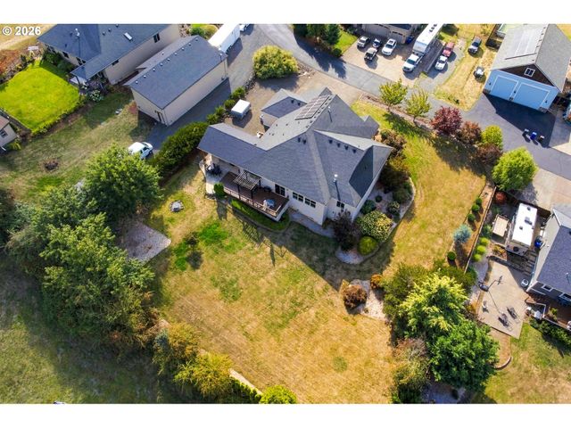 16596 MEMORY Ln, Oregon City, OR 97045
