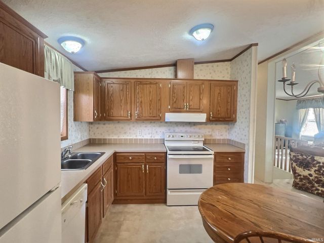 400 Ln 148 Hamilton Lk, Hamilton, IN 46742