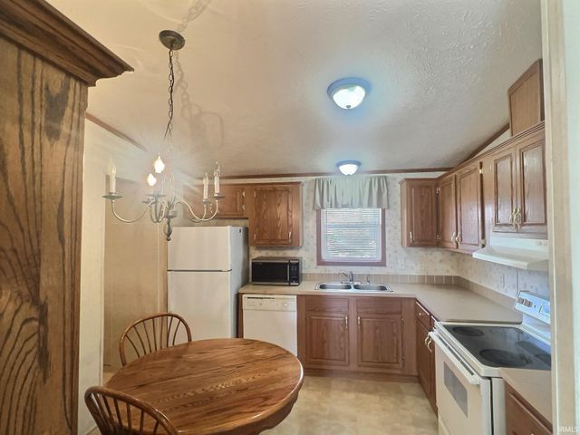 400 Ln 148 Hamilton Lk, Hamilton, IN 46742