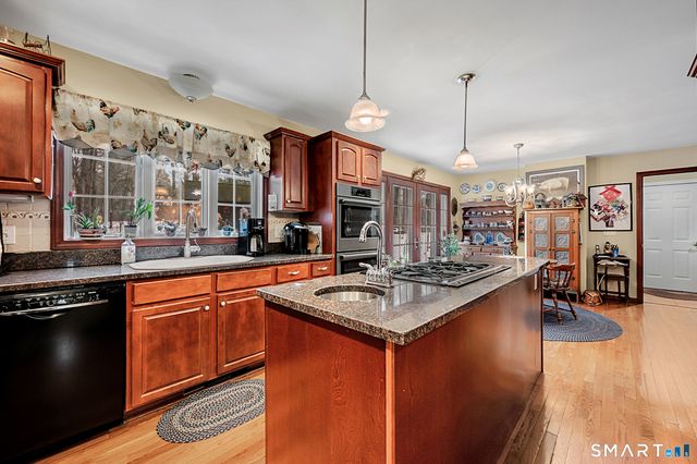 16 Jonathan Drive, Roxbury, CT 06783