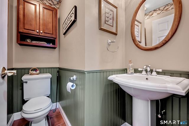 16 Jonathan Drive, Roxbury, CT 06783