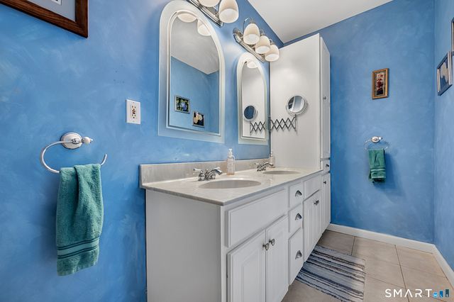 16 Jonathan Drive, Roxbury, CT 06783