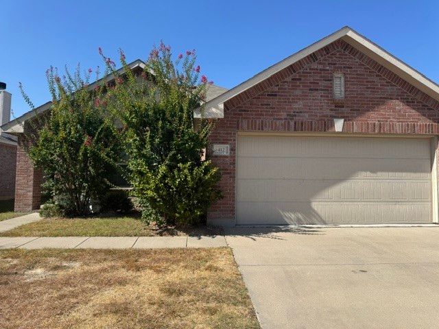 412 Marble Creek Drive, Fort Worth, TX 76131
