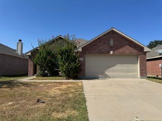 412 Marble Creek Drive, Fort Worth, TX 76131