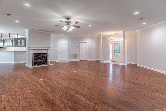 1725 Paragould Dr, Jonesboro, AR 72405