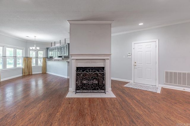 1725 Paragould Dr, Jonesboro, AR 72405
