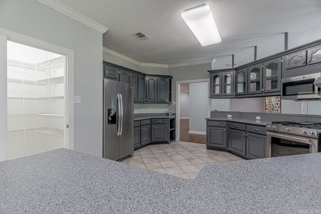 1725 Paragould Dr, Jonesboro, AR 72405