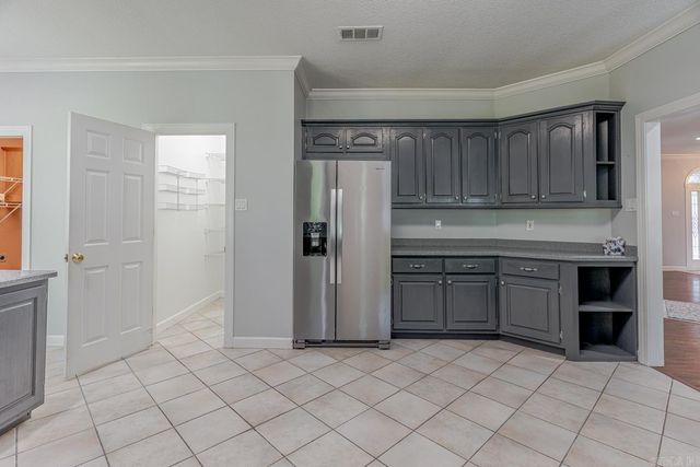 1725 Paragould Dr, Jonesboro, AR 72405