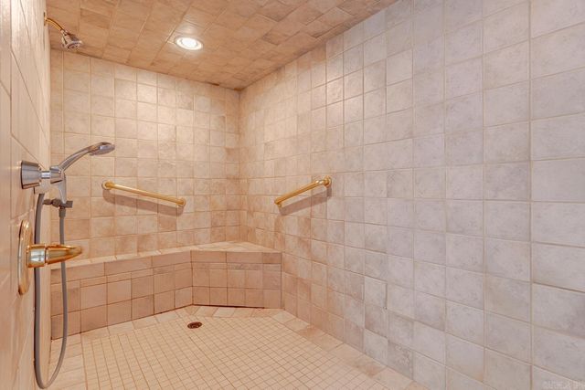 1725 Paragould Dr, Jonesboro, AR 72405