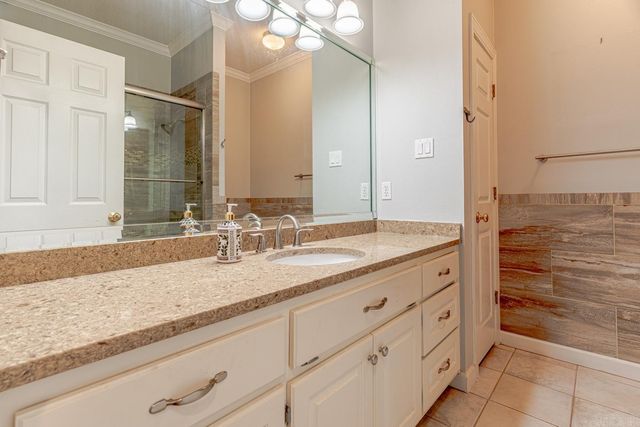 1725 Paragould Dr, Jonesboro, AR 72405