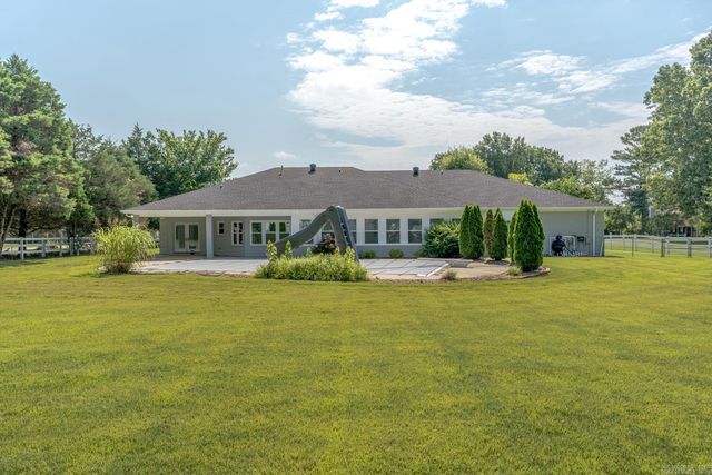 1725 Paragould Dr, Jonesboro, AR 72405