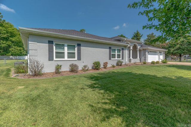 1725 Paragould Dr, Jonesboro, AR 72405