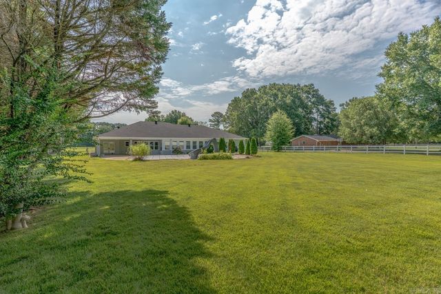 1725 Paragould Dr, Jonesboro, AR 72405