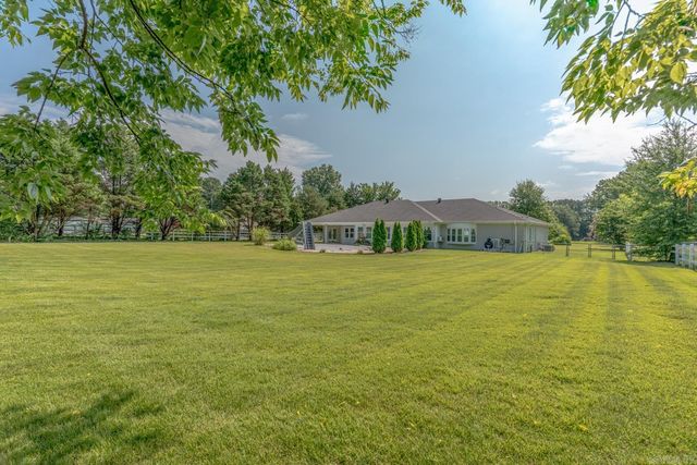 1725 Paragould Dr, Jonesboro, AR 72405